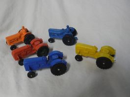 KONVOLUT:  5 GUMMI TRAKTOREN      TRACTEURS    GUTER ZUSTAND