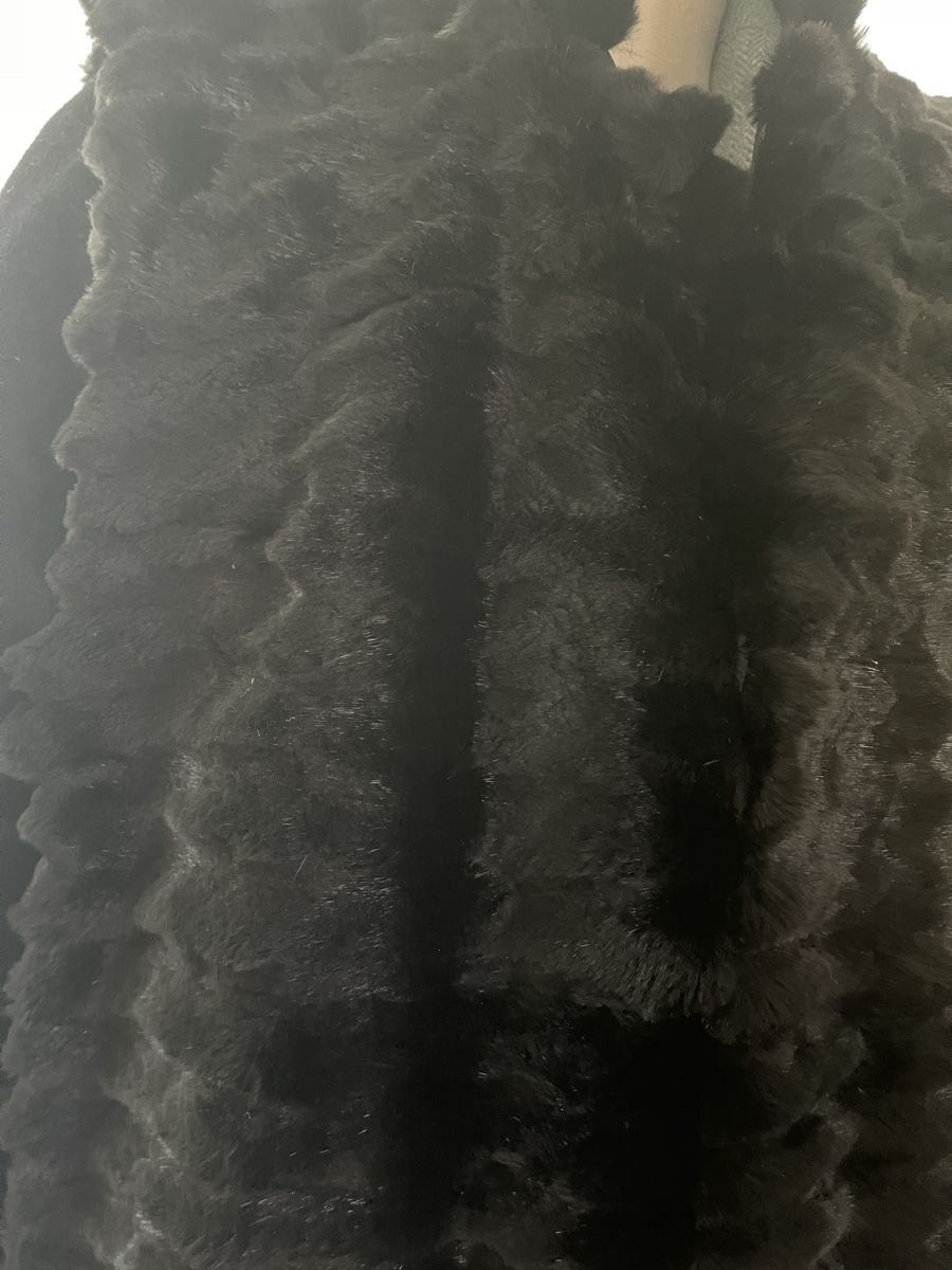 Gilet & Giacche: Schwarze Fell Weste, Gr. S-Winter Trend – Usato da Rüschlikon venduto da leo_mwz2 3