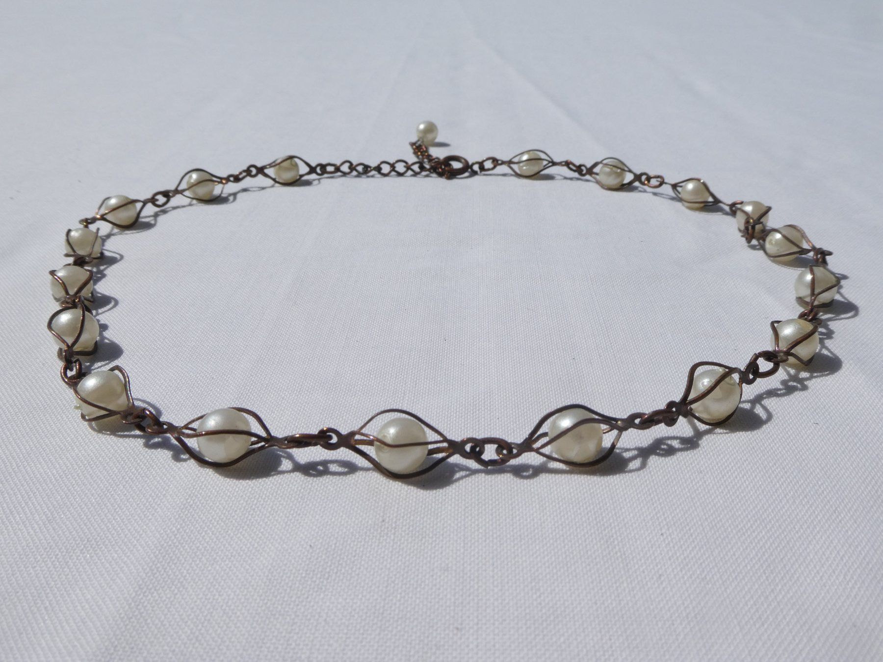 Catenine: Handgewickelte Vintage-Kette mit Perlenoptik – Usato da Gattikon venduto da kaandooh