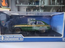 MGB GT "Jubilee edition" Grün von Universal Hobbies 1/18