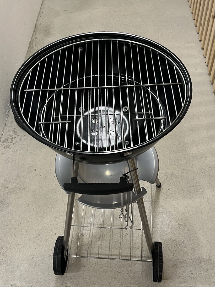 Griglie: Kugelgrill schwarz mit Deckel - neu – Nuovo (secondo la descrizione) da Zürich venduto da mast728 3