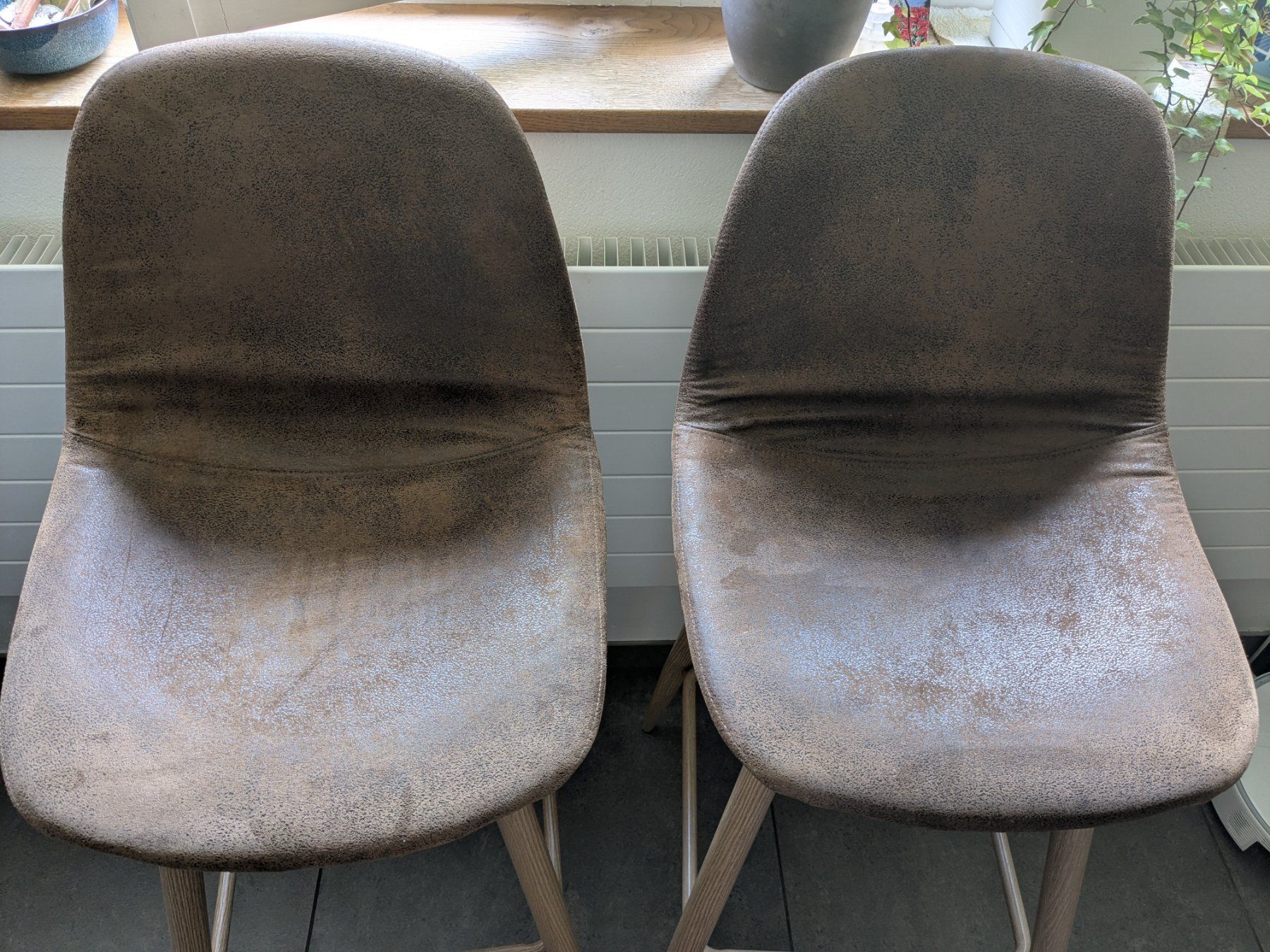 Maisons du monde Sgabelli: Set of 2 bar stools, brown microsuede – Usato da Horgen venduto da atypicalsine