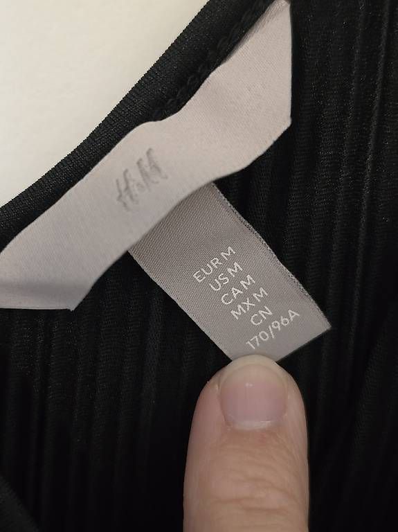 Vestiti: Schwarzes plissiertes Midikleid, Gr. M – Usato da Chur venduto da jon_hd6n 2