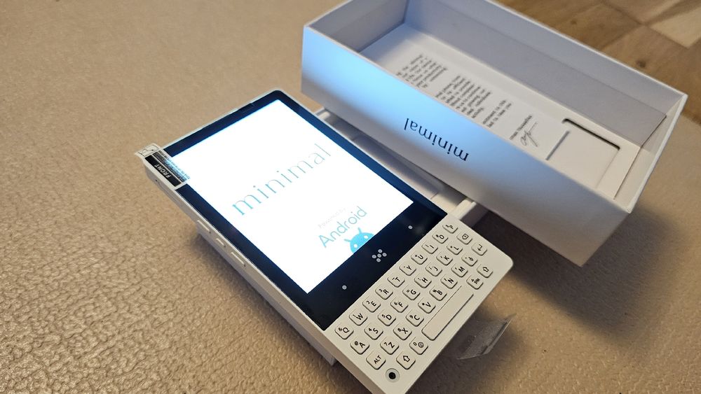 新品未使用 Minimal Phone 6+128GB 新品未使用 Minimal Phone 6+128GB Onyx