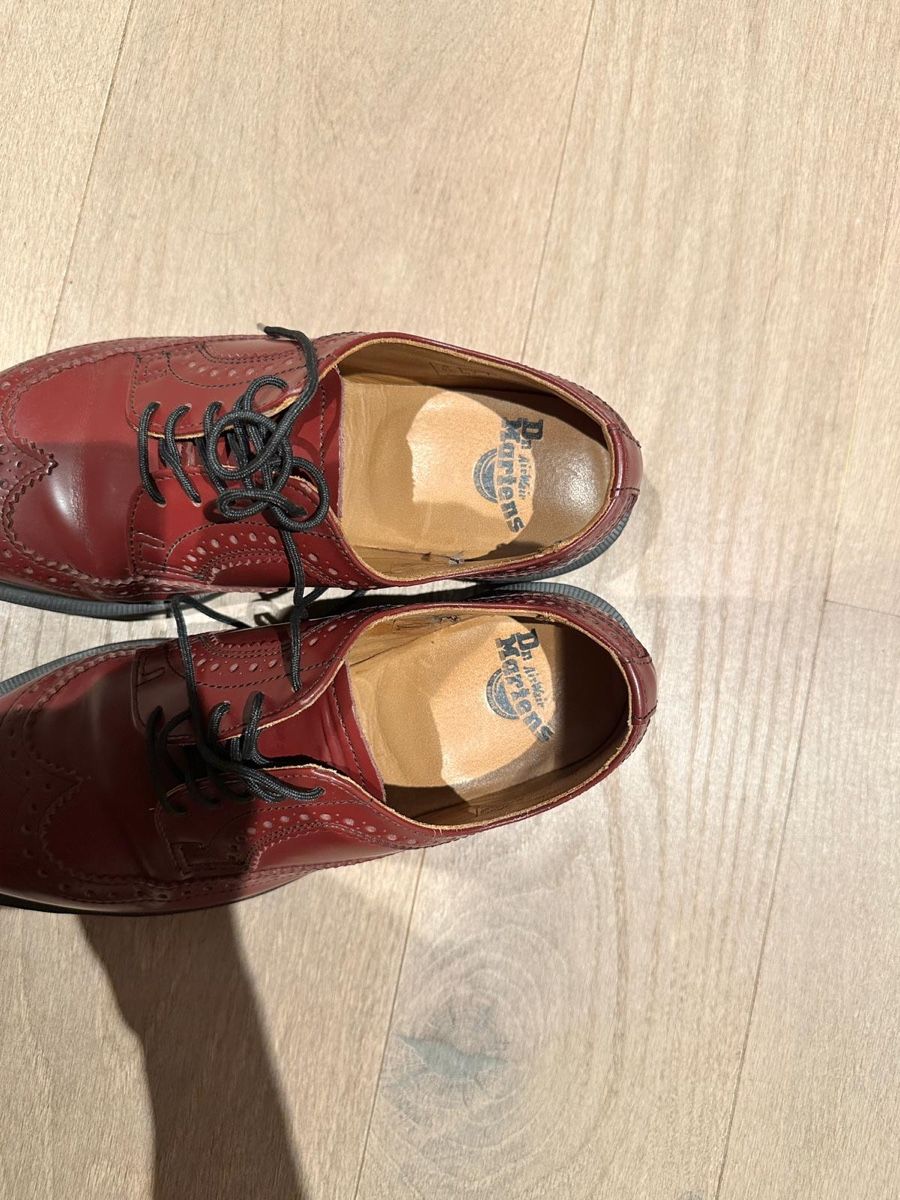 Dr. Martens Scarpe da uomo: Original Dr. Martens in burgundy leather, brogue/wingtip mod – Usato da Pfäffikon ZH venduto da mar_z6c5 5
