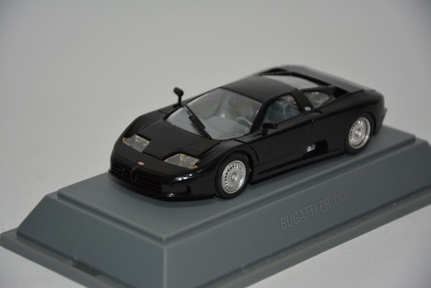Bugatti Modellini d'auto: Bugatti EB 110  1994 ,  schwarz , Revell – Nuovo (secondo la descrizione) da Goldach venduto da Feivel9 2