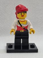 LEGO Pirates pi057 Pirate Female, Black Legs, Red Bandana