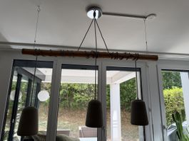 Hängeleuchte Holz mit 3 Lampenschirmen Keramik
