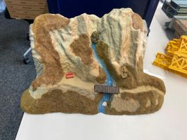 Modelleisenbahn Tunnel Berg mit Bach guter Zustand