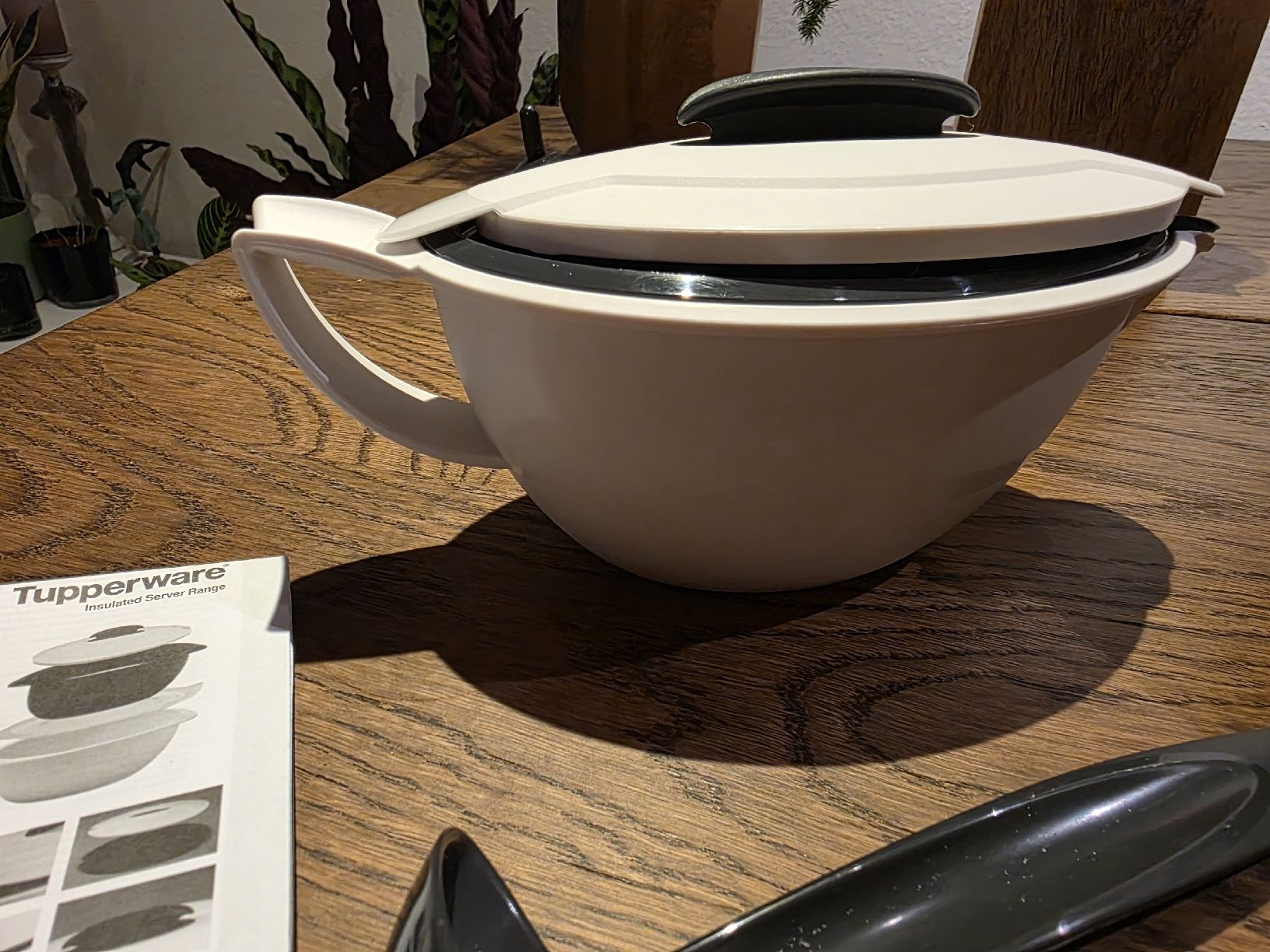 Tupperware Contenitori & Simili: Tupperware Isolier-Sauciere mit Löffel, neu / OVP – Nuovo e nell'imballaggio originale da Elgg venduto da Shugs 1