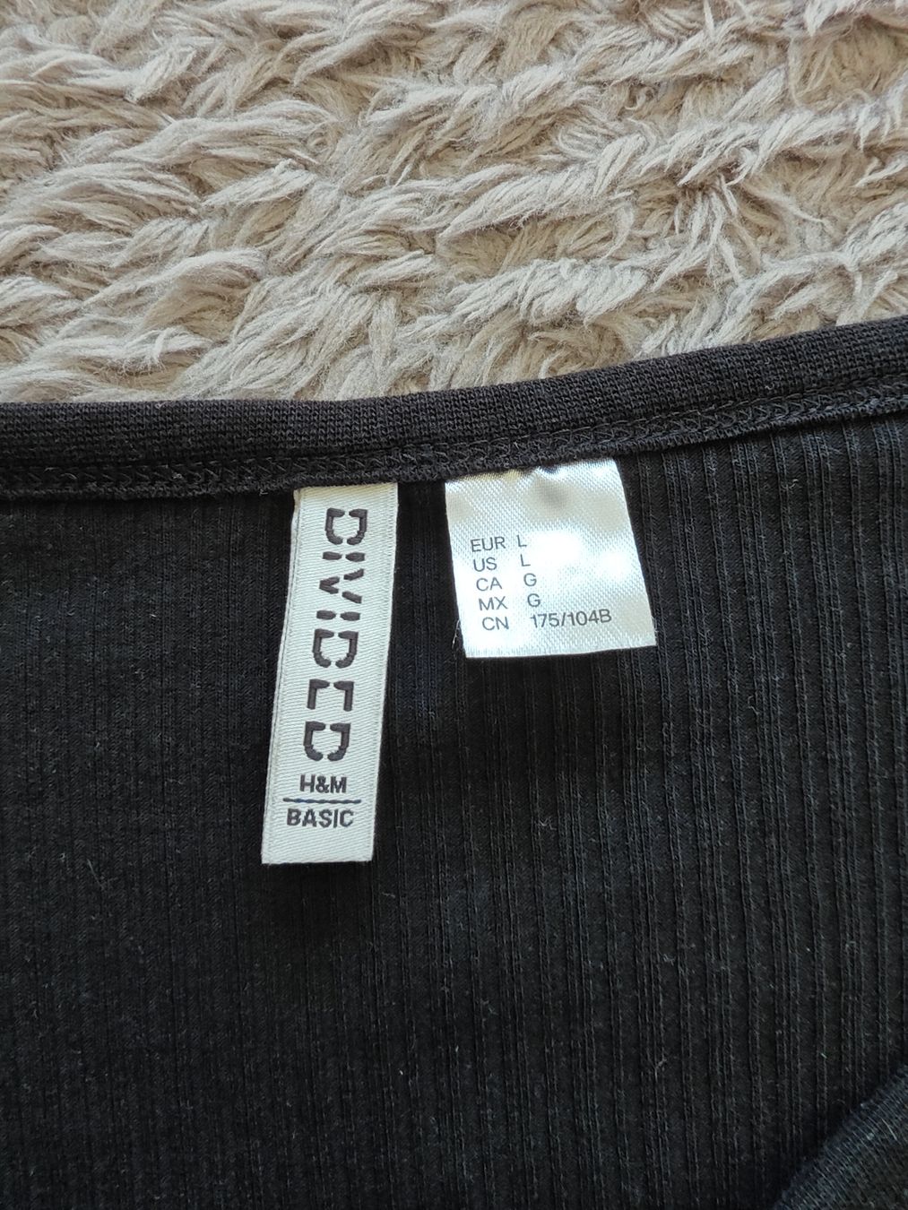 H&M Top: Crop Top – Nuovo (secondo la descrizione) da Pieterlen venduto da Saemelili 2