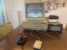 Commodore 164, Amiga 2000 mit 100 Spielen