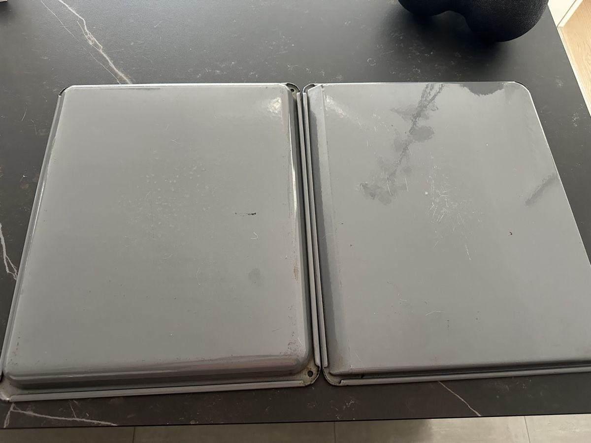 Teglie da forno: 2x Backblech grau, gut erhalten, ab 1.- – Usato da Liestal venduto da forty-four_shop 1