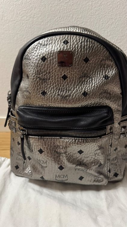 Mcm Zaini: MCM Rucksack Veganes Leder Silber Schwarz Original Damen ... – Usato da Dornach venduto da Armin_S. 1
