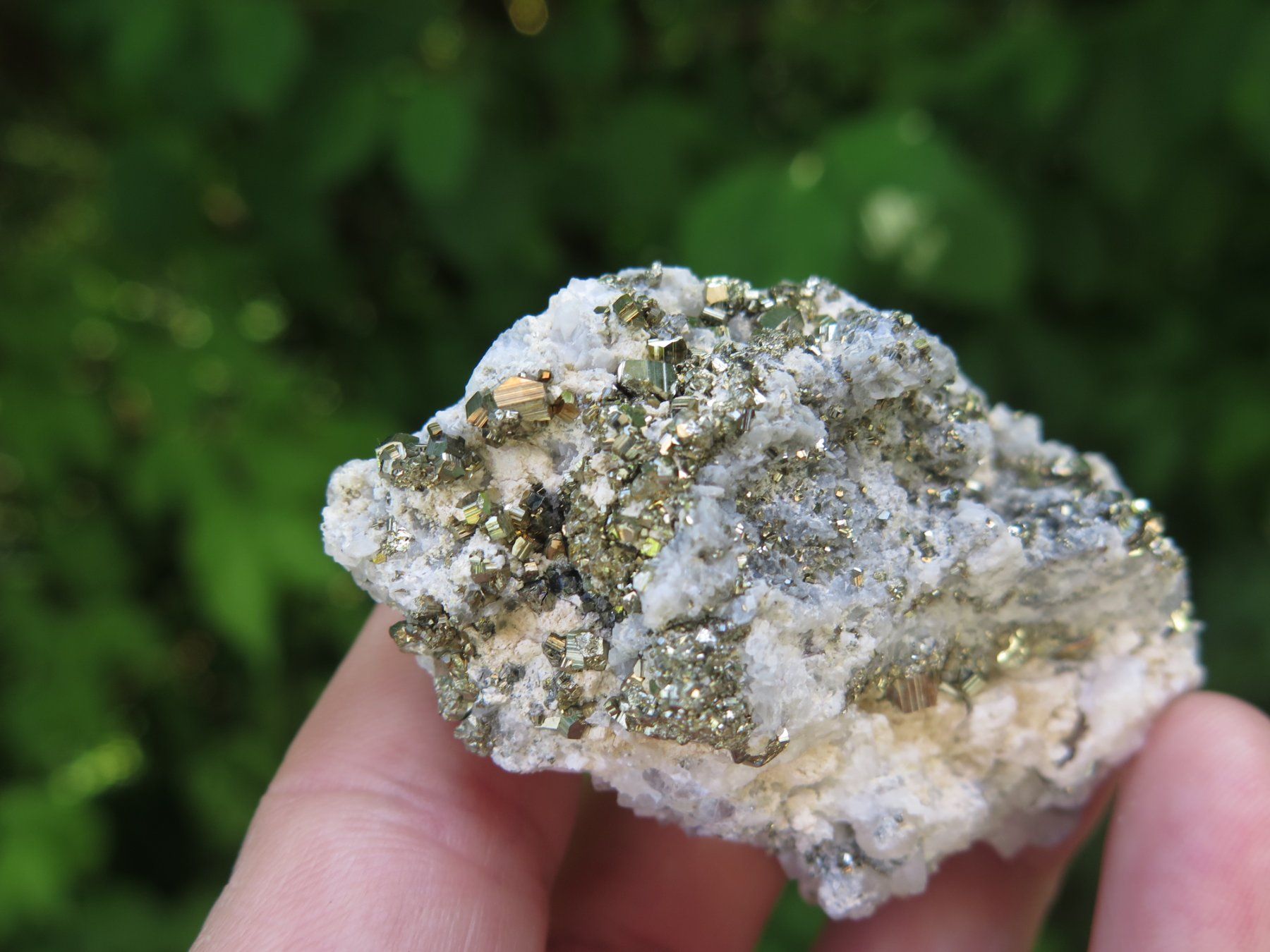 Minerali & Pietre curative: Fluorit mit Pyriten, Calcit und Dolomit – Usato da Schaffhausen venduto da Yamakana51L8736OQ8 4