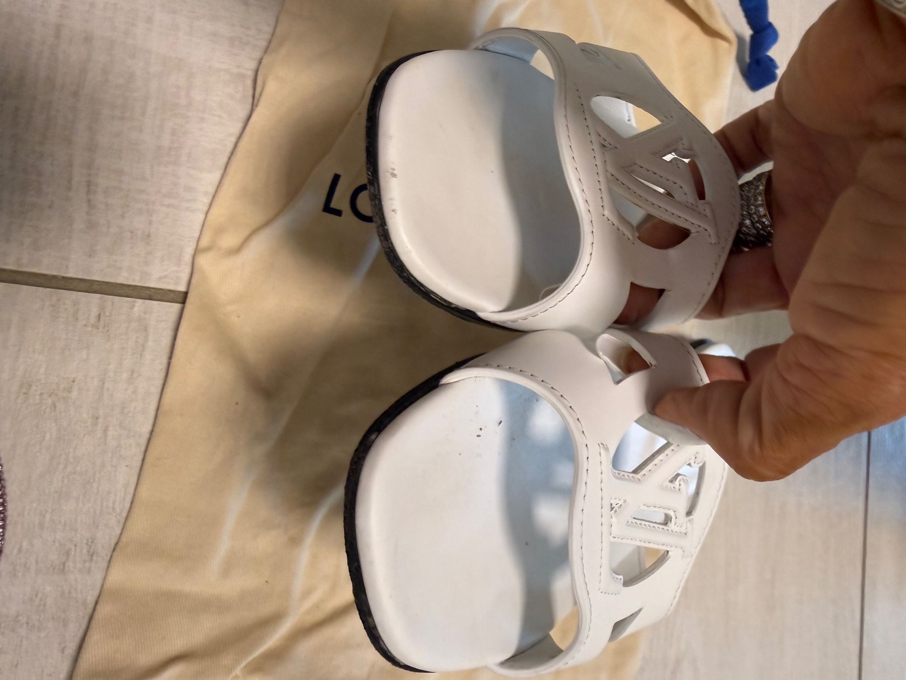 Louis Vuitton Scarpe da donna: Mules plates LOUIS VUITTON Isola 36.5 – Usato da RICHTERSWIL venduto da mftjt63 1