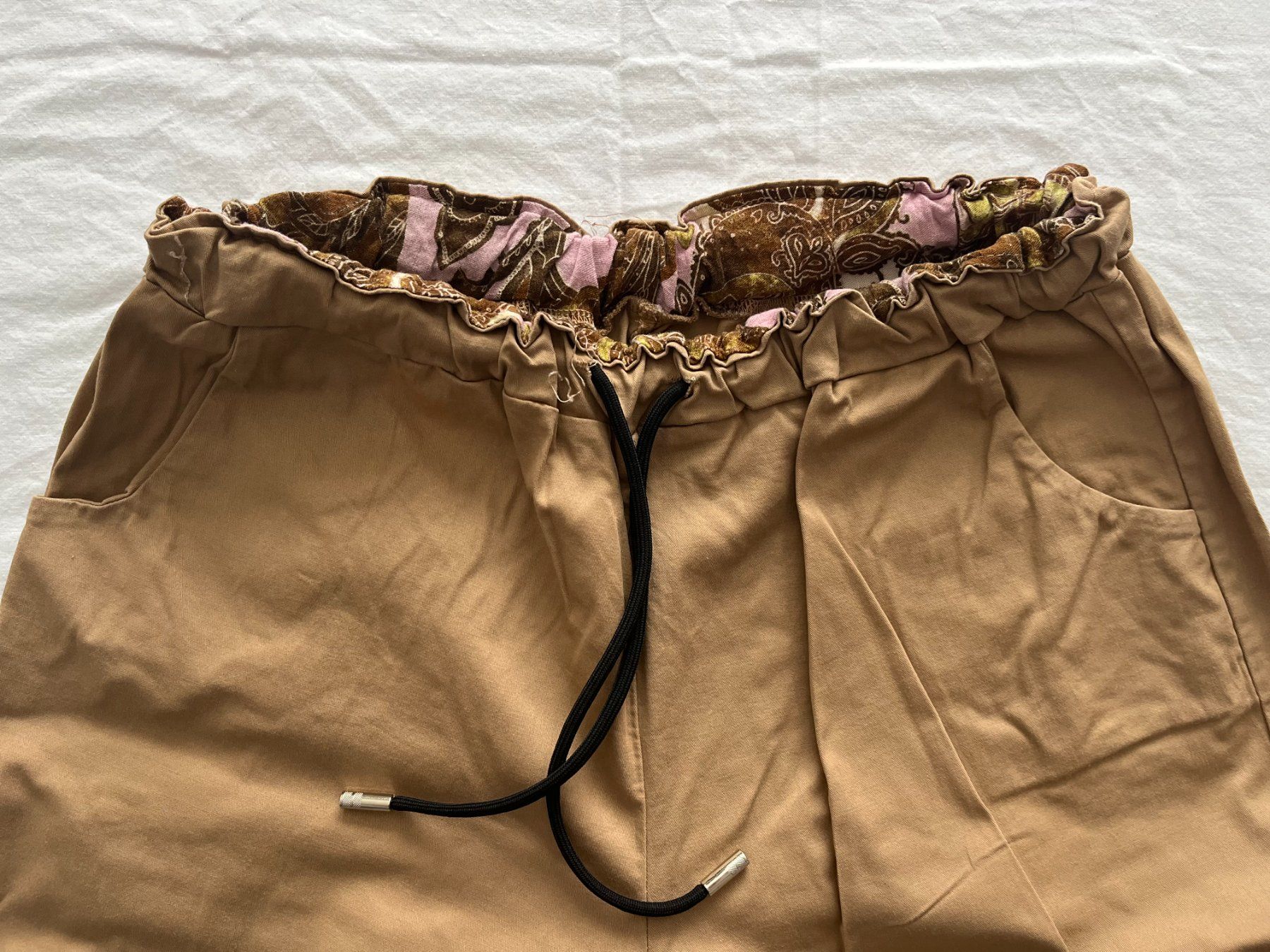 Pantaloni: Damen Hosen Farbe beige Grösse M – Usato da Jona venduto da Flexer02 2