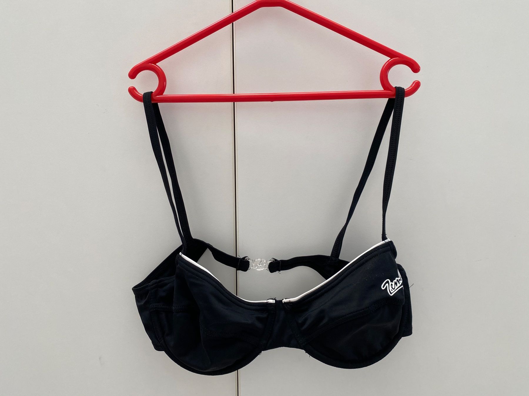 Costumi da bagno & Bikini: Bikini Oberteil schwarz Gr.36 – Usato da Wädenswil venduto da JJ15