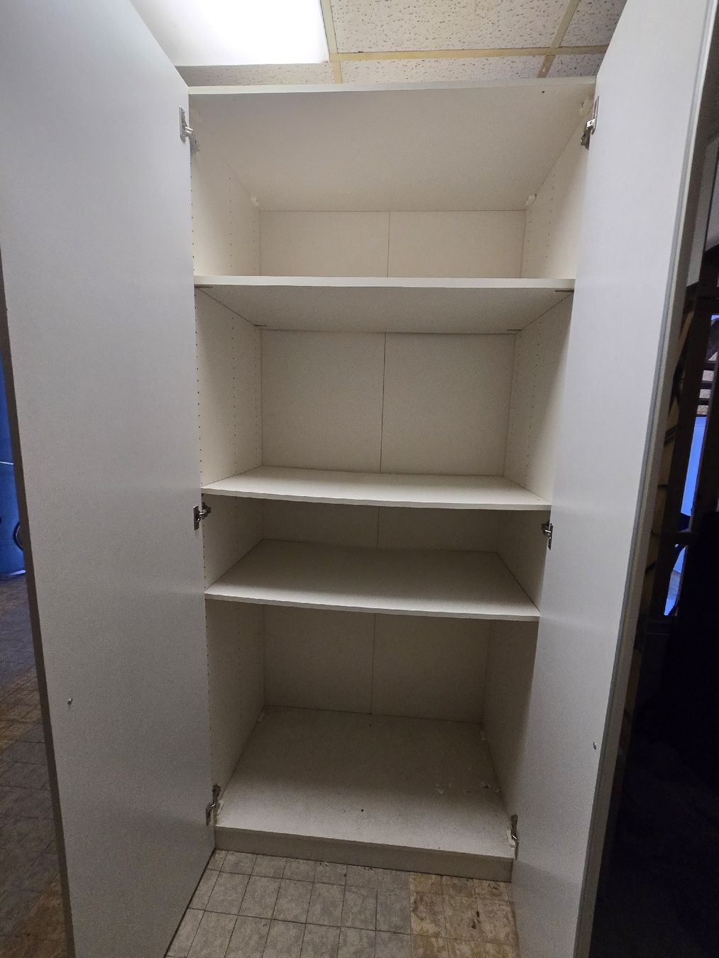 Armadi: Schrank 3 Türig – Usato da Arlesheim venduto da Topaz68 4