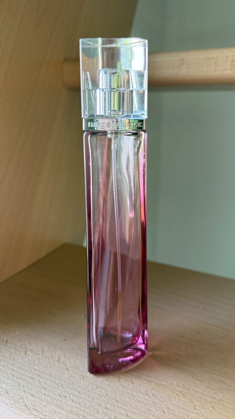 Givenchy Flaconi: Very Irresistible by Givenchy - Flacon vide 50 ml – Usato da Yverdon-les-Bains venduto da _sabrinah_ 1