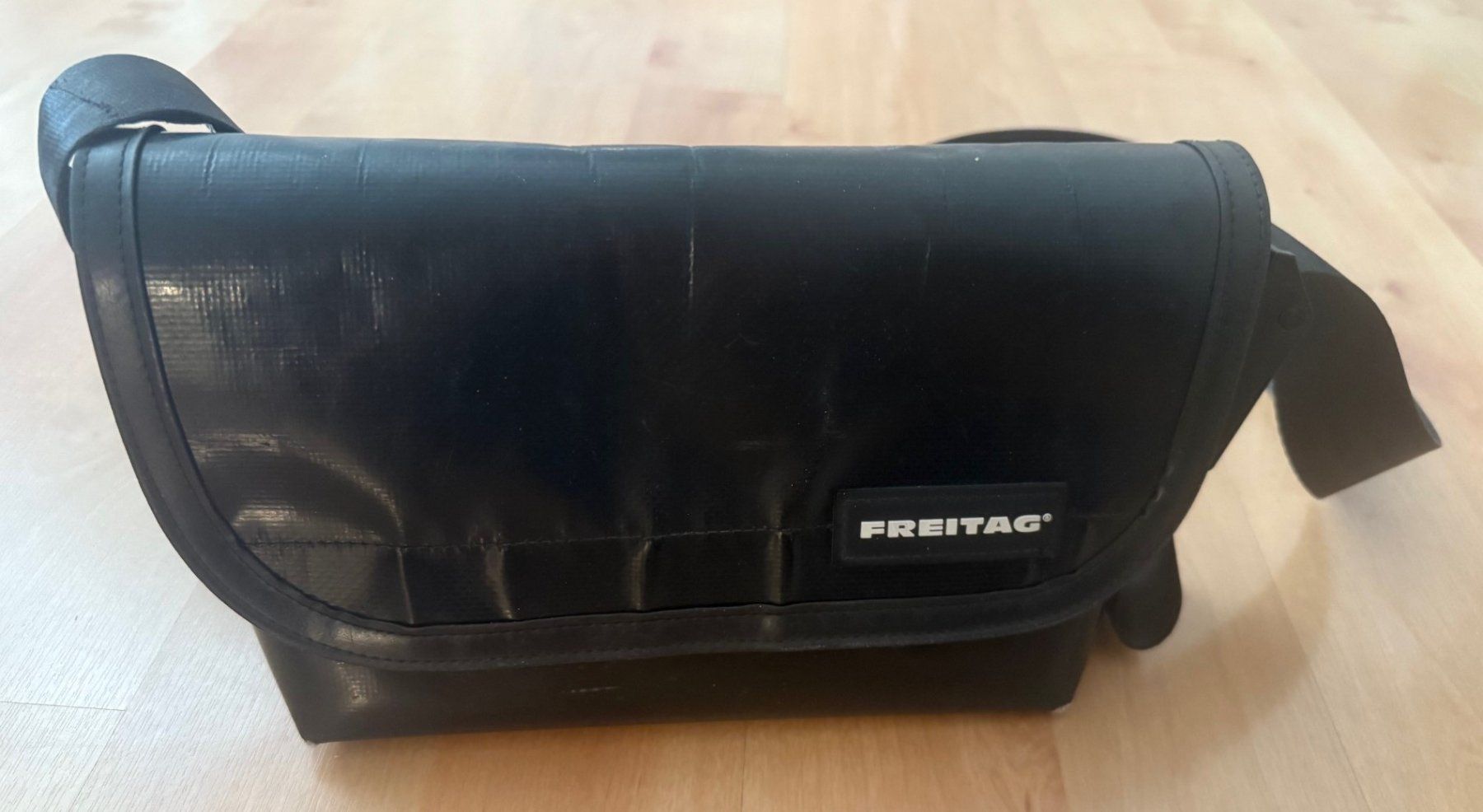 Freitag Borse: Freitag Tasche Hawaii Five O schwarz – Usato da Seedorf BE venduto da schnaeppchenscheune 1