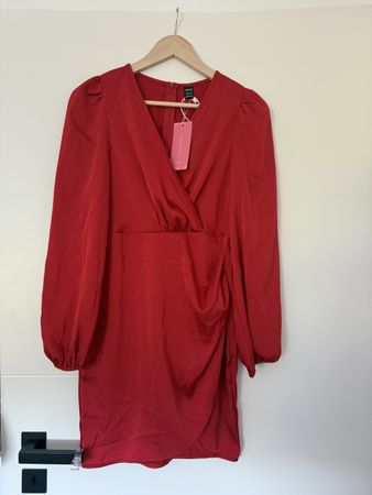 Kleid Shein in Rot Langarm Grösse S Neu mit Etikette