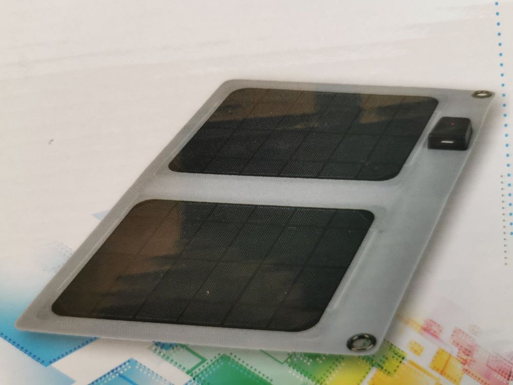 Dispositivi a energia solare: NEUES Solarpanel 10W 11200 mA m. Powerbank – Nuovo e nell'imballaggio originale da Gebenstorf venduto da monschala 1