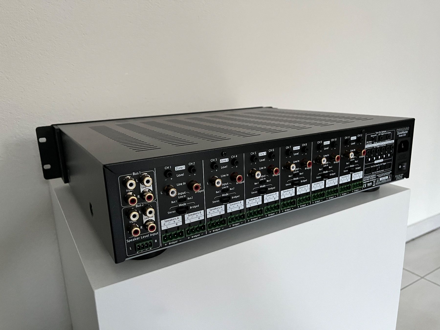 Parasound Verstärker: 12-Kanal Endstufe Parasound ZoneMaster 1250 – Gebraucht aus Zürich von markus767 1