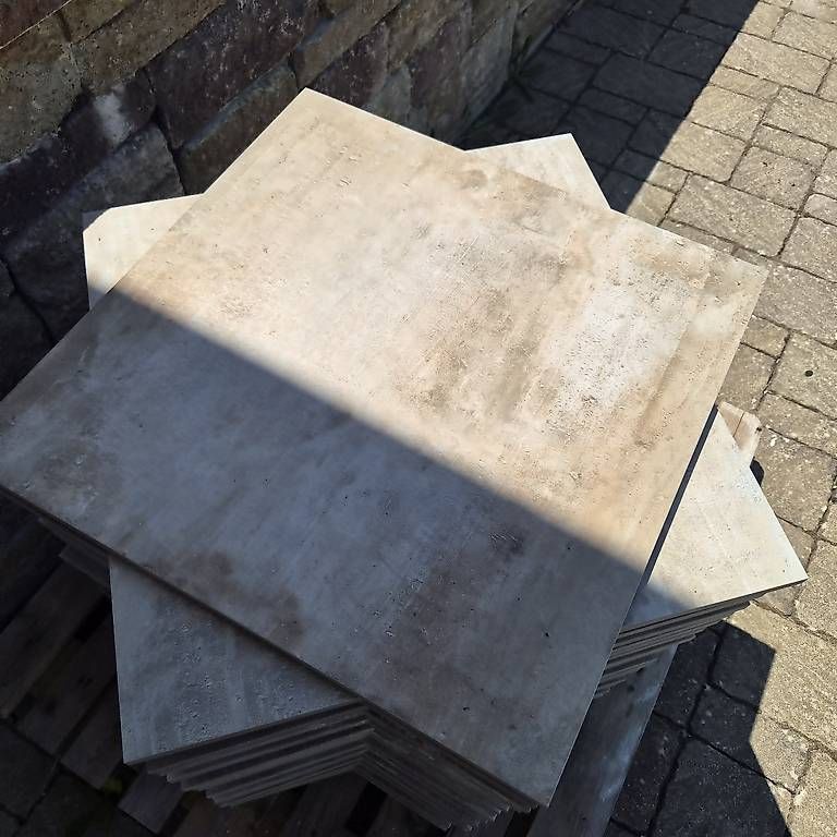 Rivestimenti per pavimenti: Feinsteinzeugplatten – Usato da Hirschthal venduto da tinek