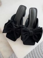 Elegante, neuwertige Schuhe mit Schleife