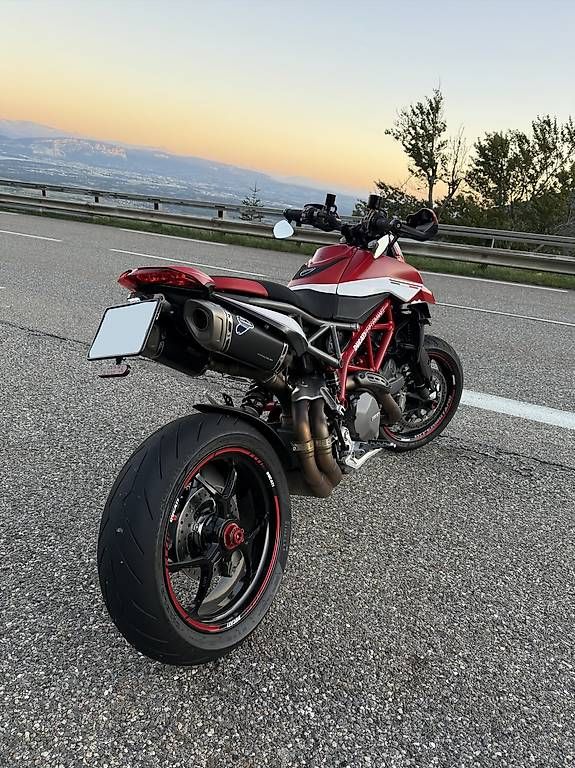 Strada: Ducati Hypermotard 950 full équipée – Usato da Meyrin venduto da 12m_7569 1