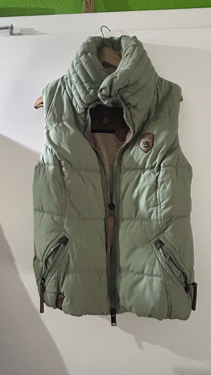 Naketano Gilets & Westen: Damen Steppweste Nakteano – Neu (gemäss Beschreibung) aus Escholzmatt von Mpowerone