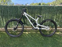 Commencal FRS Essential Pure Withe DH Freeride Taglia M 2024