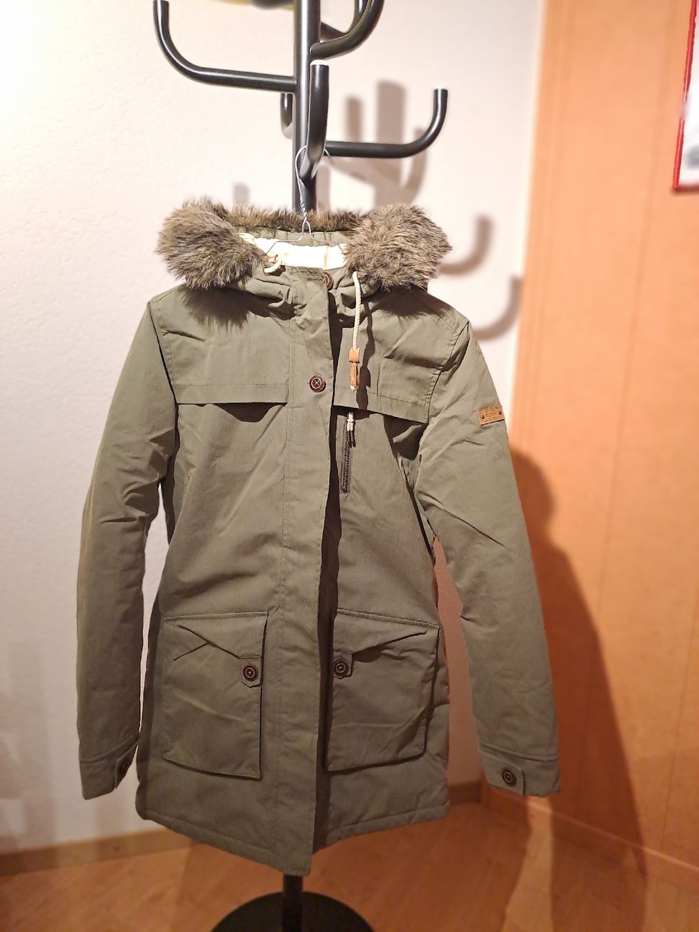 Roxy Giacche: Manteau d'hiver Roxy, taille S – Usato da Valeyres-sous-Montagny venduto da Romy. 1