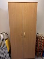 Schrank mit Tablaren