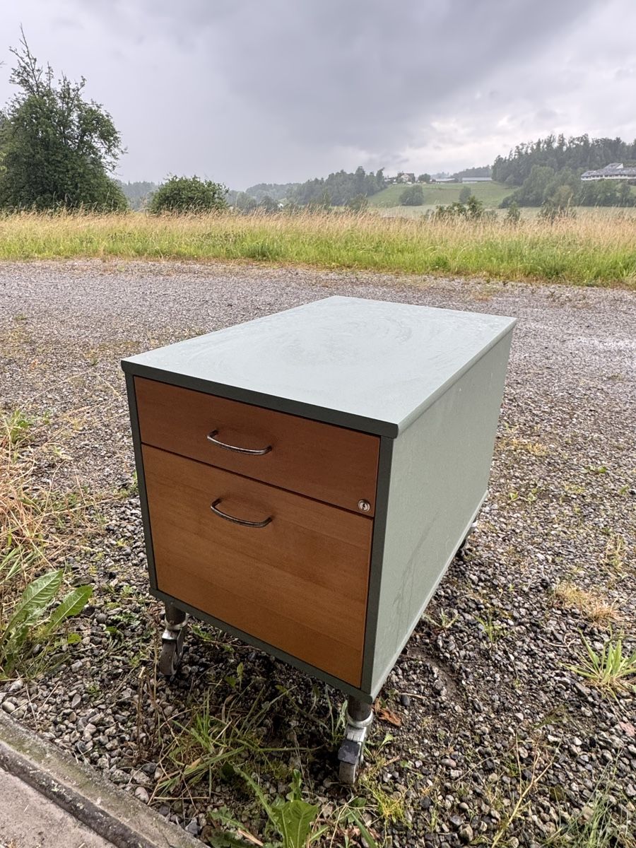 Cassettiere: Kleine Kommode auf Rollen – Usato da Knonau venduto da val_sn6b