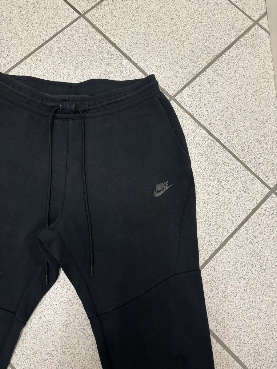 Nike Pantalons: Nike Tech Trainerhose – D'occasion à Siglistorf par lev_6lym 1
