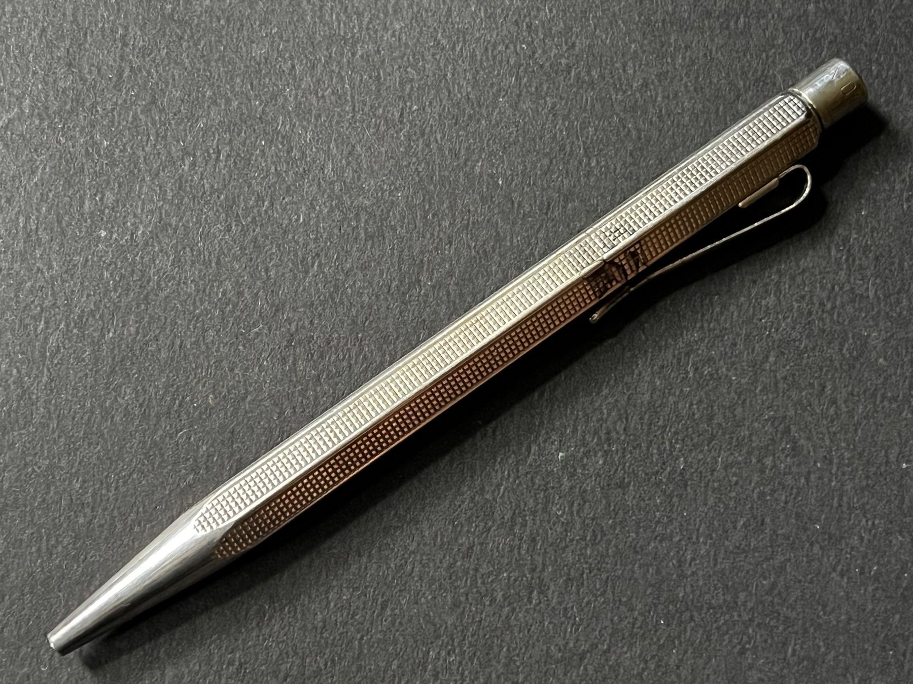 Caran D'Ache Matite, matite colorate & gessi: Alter Caran d’Ache Ecridor Minenhalter "Gitter" versilbert – Usato da Zürich venduto da FV.vintage 1