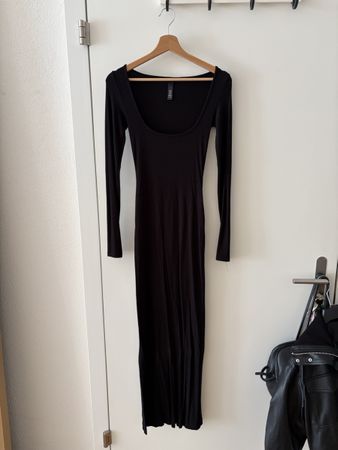 Skims Damen Kleid schwarz langarm eng anliegend neuwertig