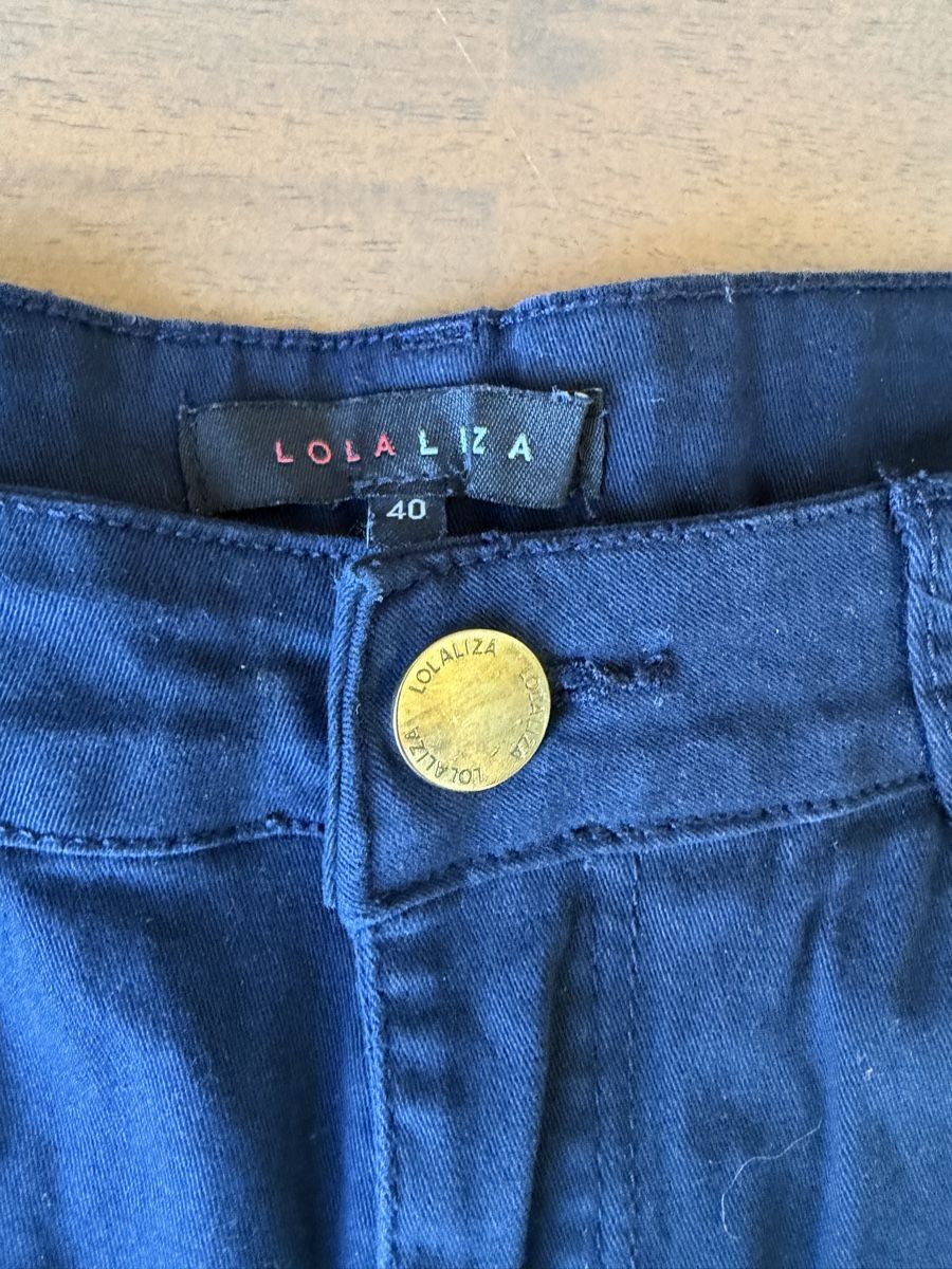 Pantaloni: Chic Navy Blue Hot Shorts, size 40 – Usato da Nyon venduto da Deb_D39 1