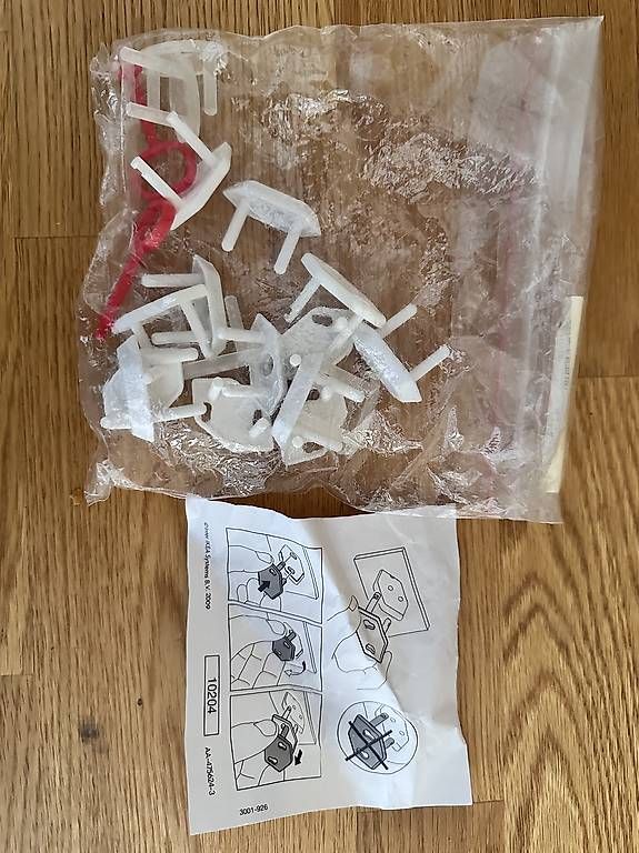 Jeux: Cache prise et coin de table  – D'occasion à Givisiez par poucet4 3