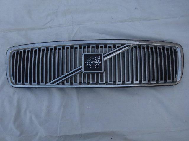 k-hlergrill-f-r-volvo-v70-serie-i-1996-2020-gebraucht-in-arisdorf