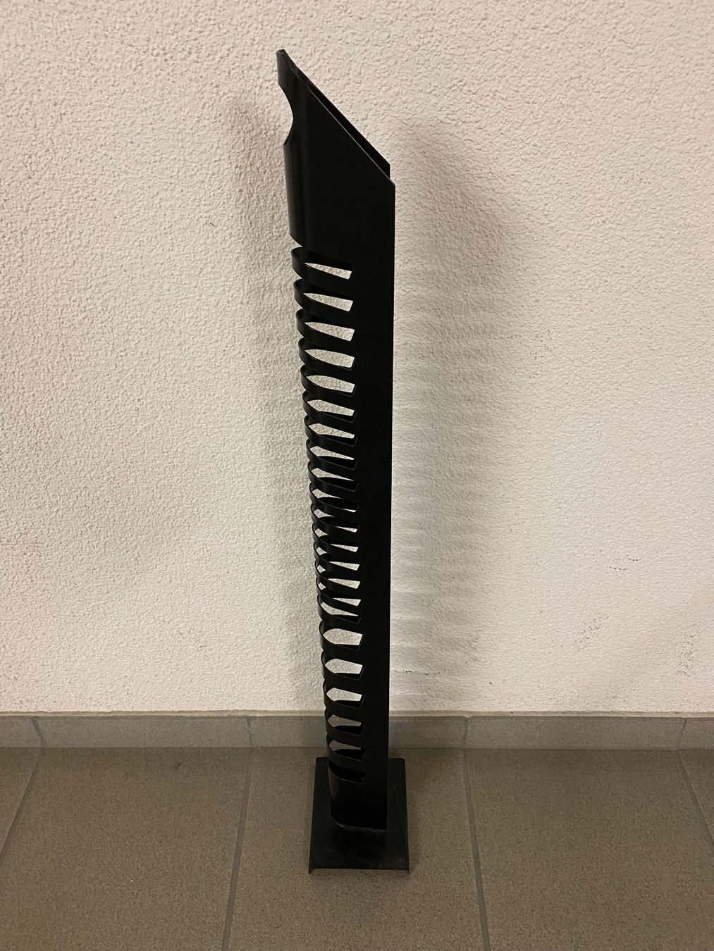 Racks & Cavalletti: CD Ständer schwarz Metall – Usato da Eschlikon TG venduto da ArtRec 1