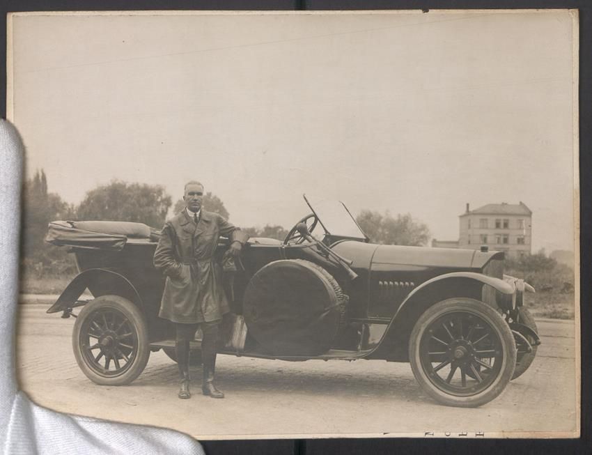 Photos & affiches: Fotografie Auto Benz, Herr mit Lederjack – D'occasion à Berlin par bartko-reher