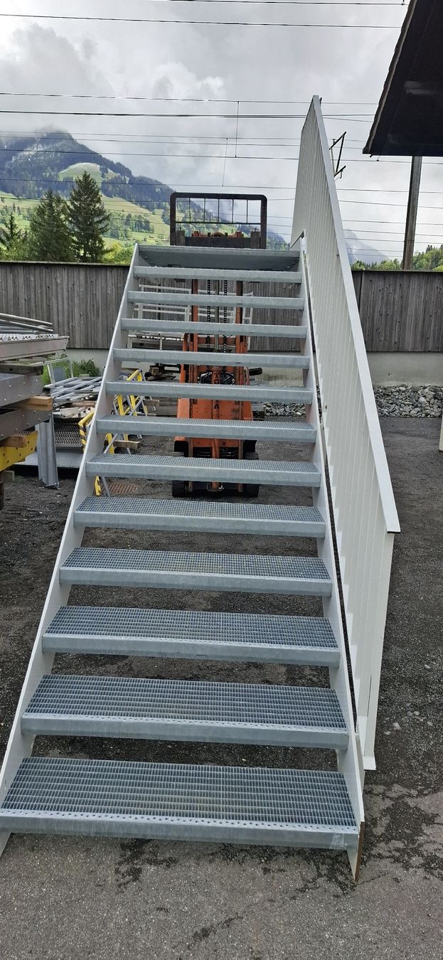 Scale: Treppe mit Geländer und Podest – Usato da Reichenbach i. K. venduto da Wskorpion 1