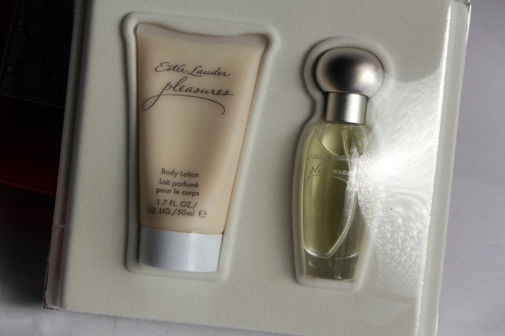 Parfums & Eau de Toilette: Estée Lauder Pleasures Day by Day parfum – Neuf avec emballage d'origine à Vandoeuvres par Dom-Tom 1