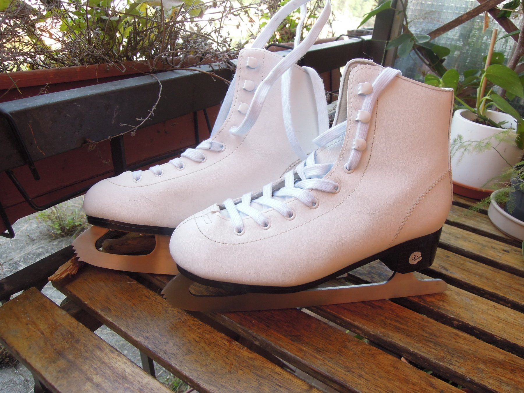 Patins à glace: Schlittschue Mädchen nr 37 – D'occasion à Morbio Inferiore par supermammuth