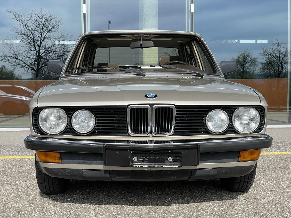 BMW Automobili: BMW E28 525e Oldtimer mit Schiebedach! – Usato da Winterthur venduto da AJ2323