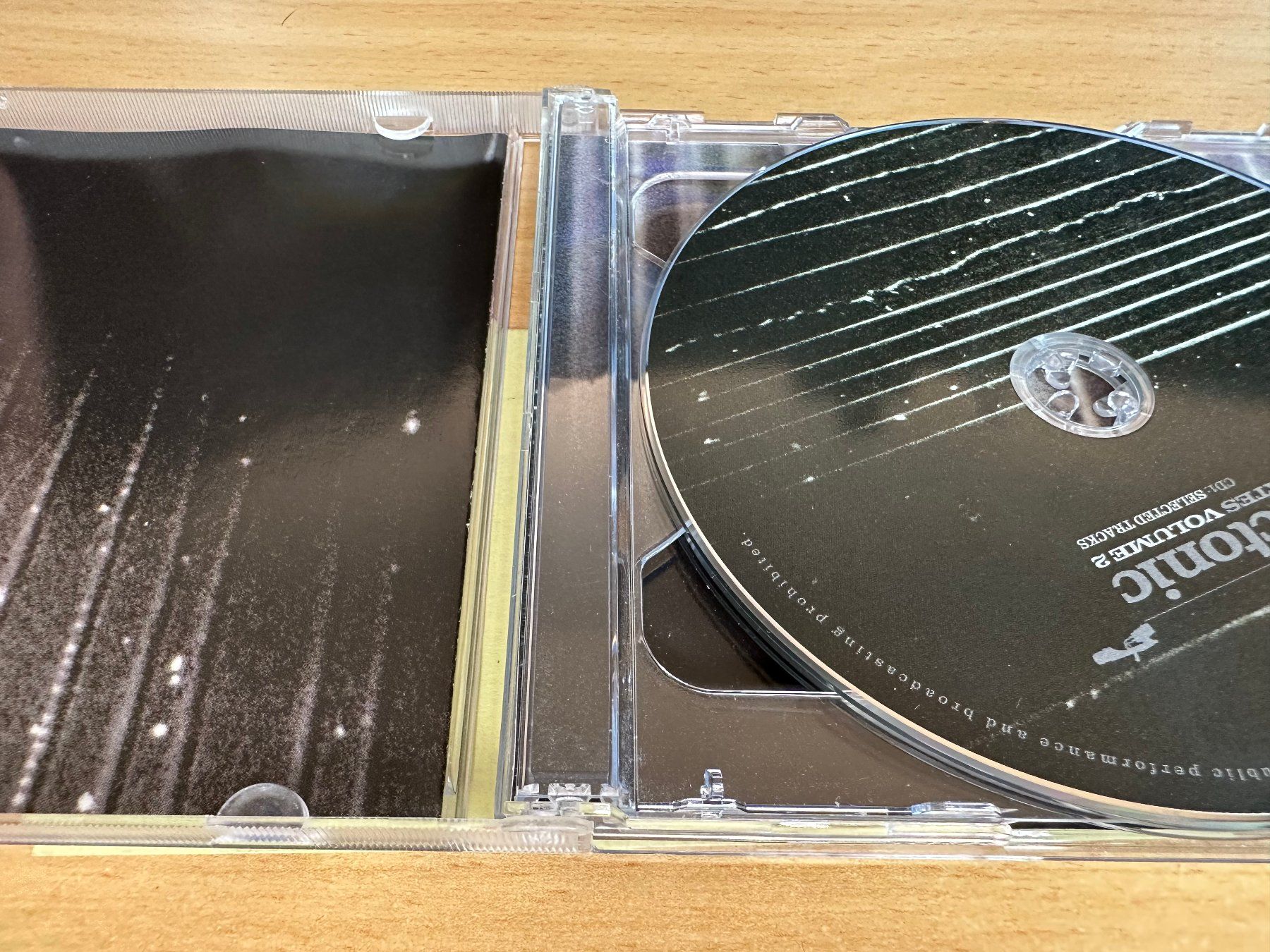 CD: Various – Tectonic Plates Volume 2 - 2 CD – Usato da Rikon im Tösstal venduto da Alpenmutz 2