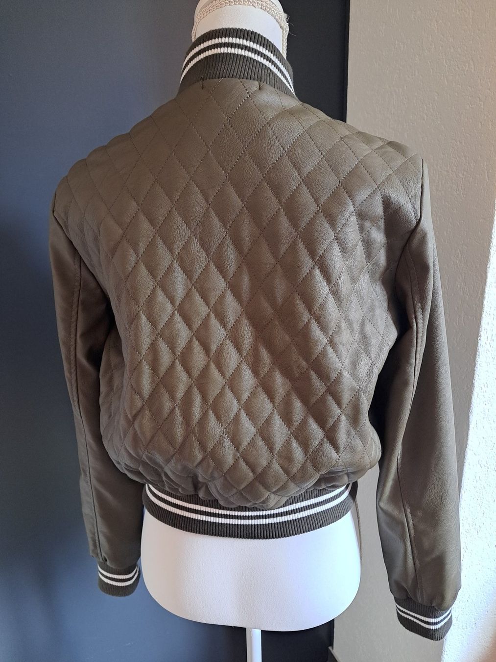 Giacche: Veste en simili cuir – Usato da Courrendlin venduto da Aheinza 1